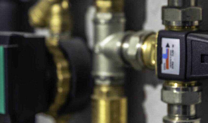 Pressure sensor on the hot water pressure reducing valve.